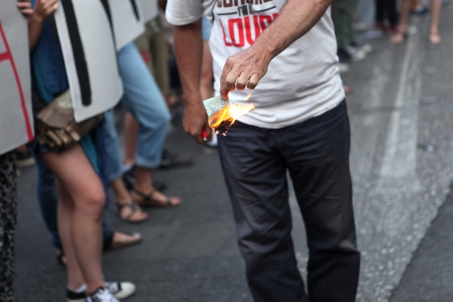 Komşu'da ekonomik protesto 1