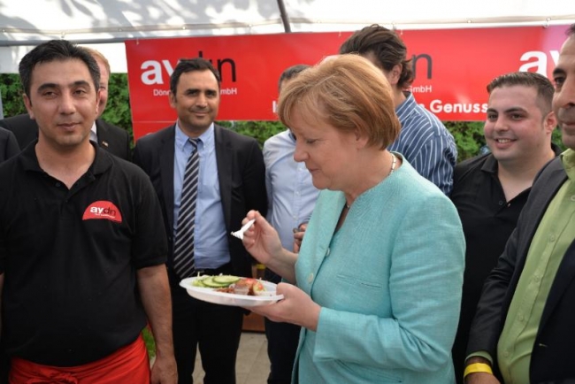Şansölye Merkel döner kesti 5