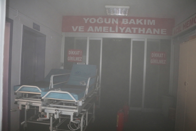 Yangını söndürmek için hastane duvarını deldiler 5