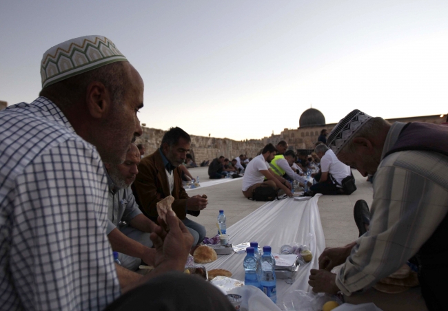 Mirasımız Derneği'nden Mescid-i Aksa'da iftar 6