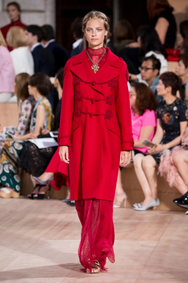 Valentino defilesi mi 'Game of Thrones' seti mi belli değil! 10