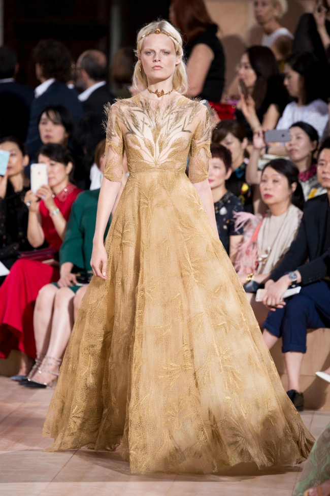 Valentino defilesi mi 'Game of Thrones' seti mi belli değil! 14