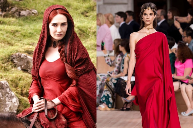 Valentino defilesi mi 'Game of Thrones' seti mi belli değil! 7