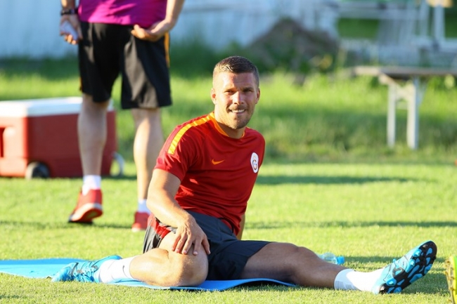 'Aslan' Poldi ilk idmanında 10