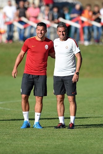 'Aslan' Poldi ilk idmanında 9
