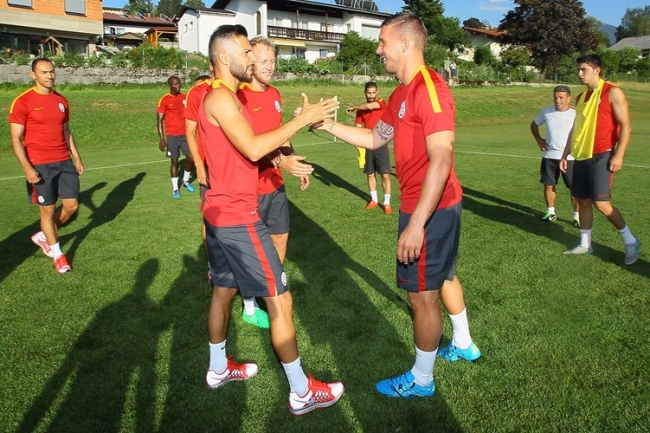 'Aslan' Poldi ilk idmanında 4