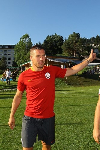 'Aslan' Poldi ilk idmanında 3