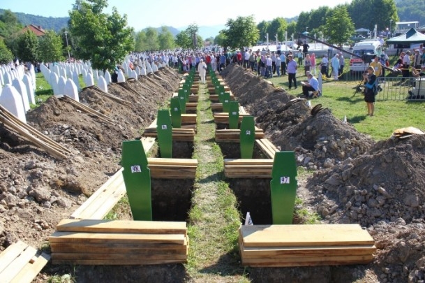 Srebrenitsa katliamının 20. yılında acılar taptaze 17