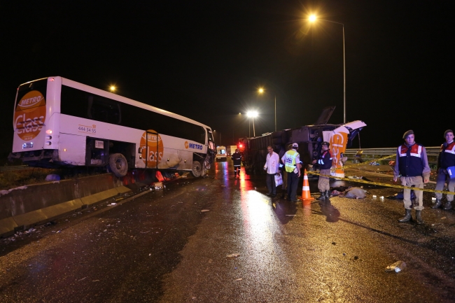 Bayram öncesinde yollar kan gölüne döndü 4