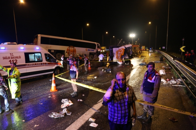 Bayram öncesinde yollar kan gölüne döndü 5