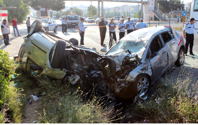 Bayram öncesinde yollar kan gölüne döndü 13