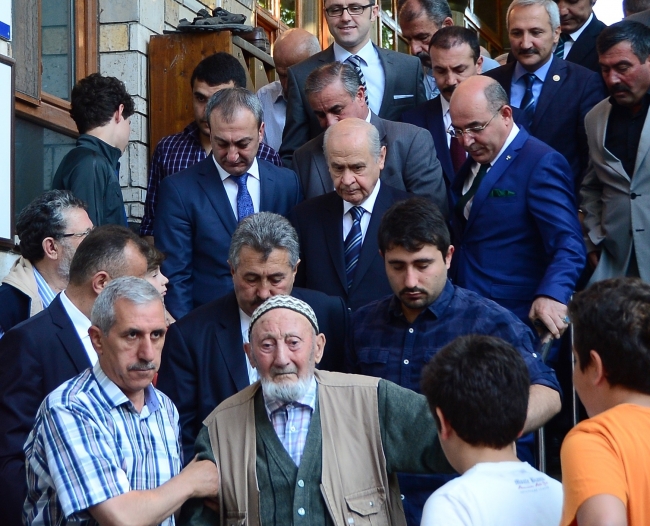 Siyasilerin bayram mesaisi... 9