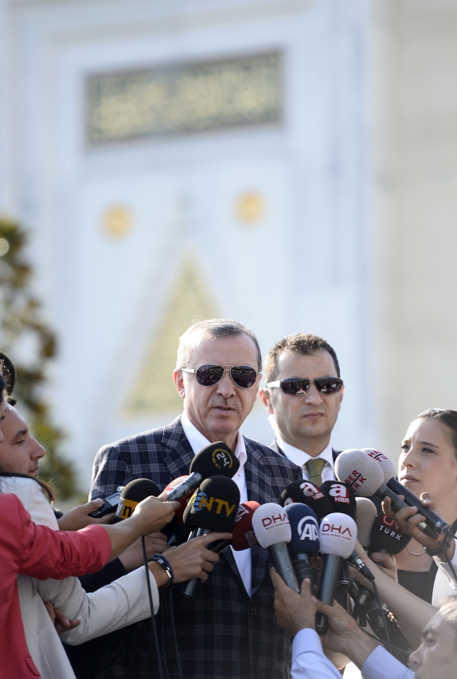 Siyasilerin bayram mesaisi... 13