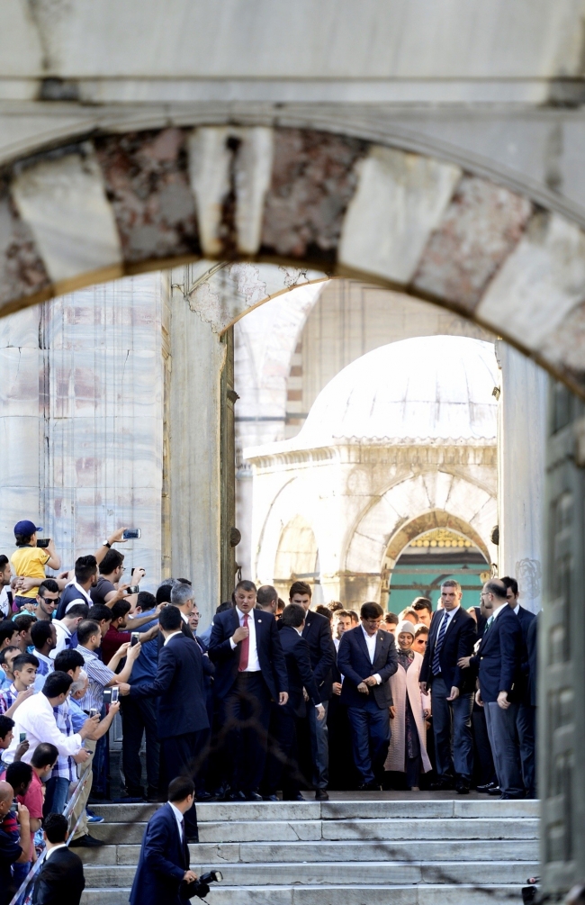 Siyasilerin bayram mesaisi... 2