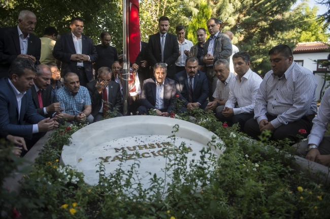 Siyasilerin bayram mesaisi... 24