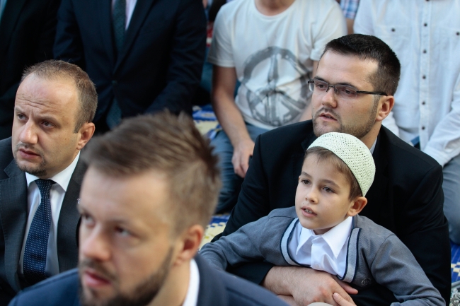 Eller barış için açıldı 1