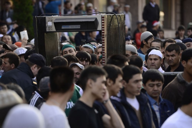 Bayram namazında OHAL manzarası 5