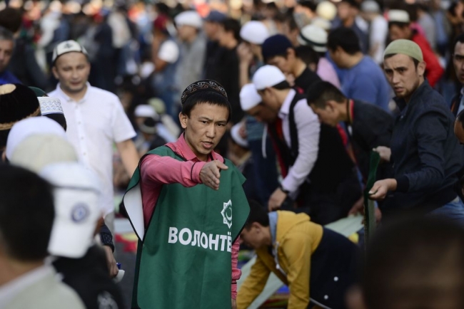 Bayram namazında OHAL manzarası 7