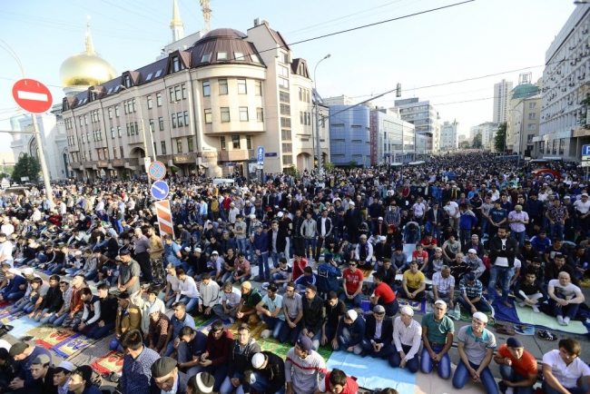 Bayram namazında OHAL manzarası 9