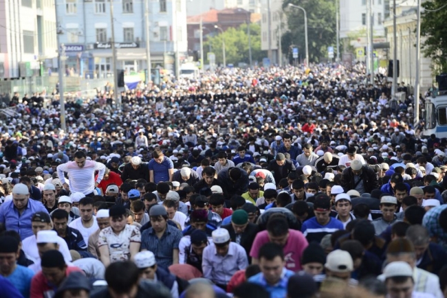 Bayram namazında OHAL manzarası 12