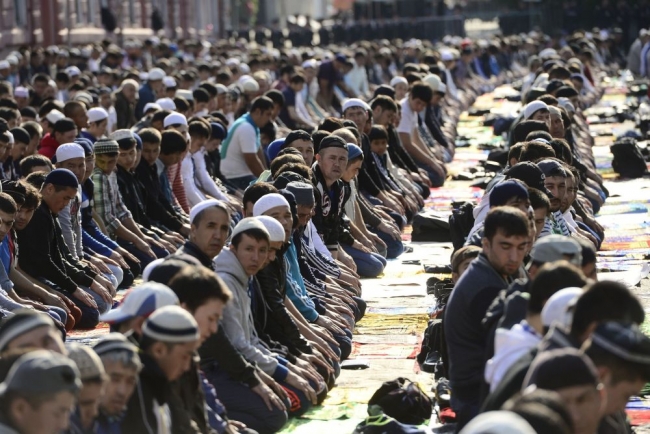 Bayram namazında OHAL manzarası 15