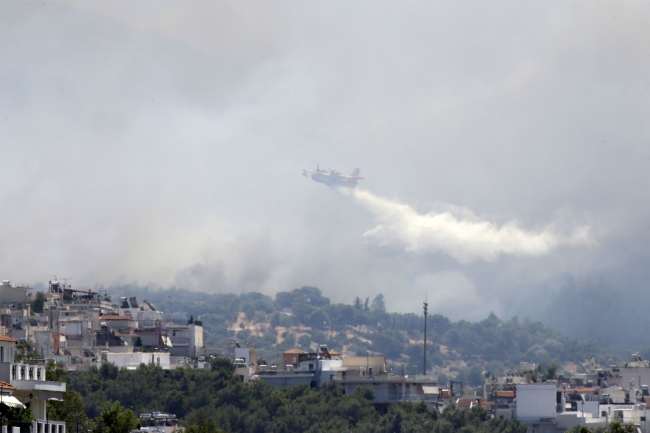 Atina'yı krizden sonra alevler sardı 8