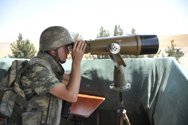 Nöbet kulübesinde ağlatan bayramlaşma 5