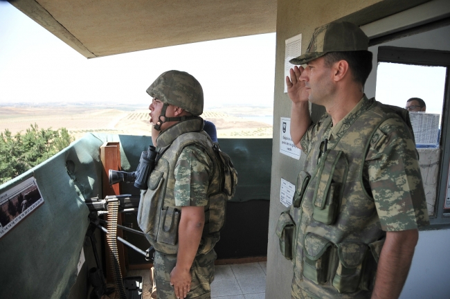 Nöbet kulübesinde ağlatan bayramlaşma 24