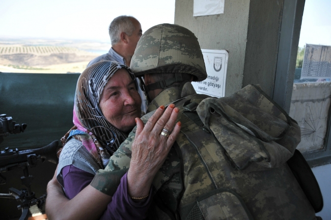 Nöbet kulübesinde ağlatan bayramlaşma 20