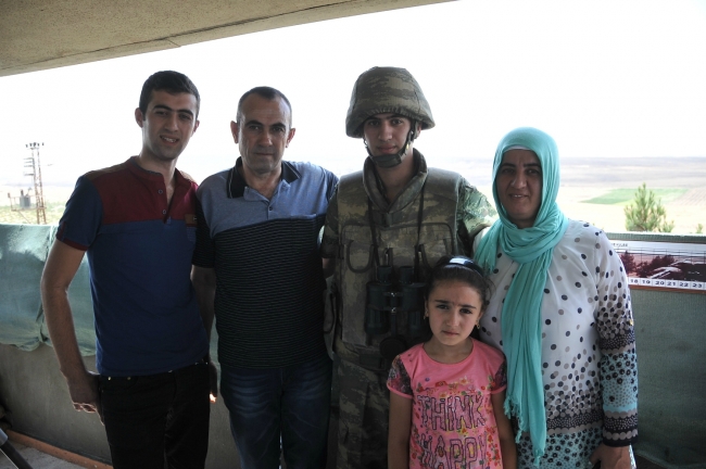 Nöbet kulübesinde ağlatan bayramlaşma 22