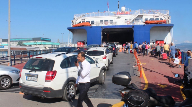 Tatilcilerin dönüş yolculuğu başladı 13