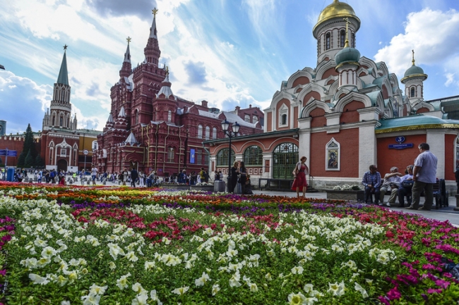 Kızıl Meydan çiçek bahçesine döndü 1