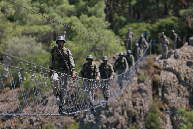 Astsubaylar adaylarının zorlu tatbikatı 1