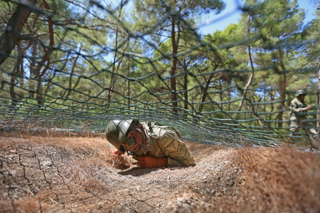 Astsubaylar adaylarının zorlu tatbikatı 5
