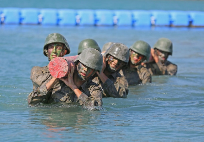 Astsubaylar adaylarının zorlu tatbikatı 7