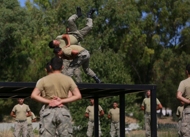 Astsubaylar adaylarının zorlu tatbikatı 9