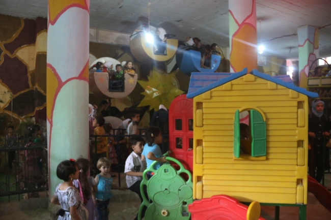 Günün kareleri: Suriye'de yer altında çocuk parkı! 2