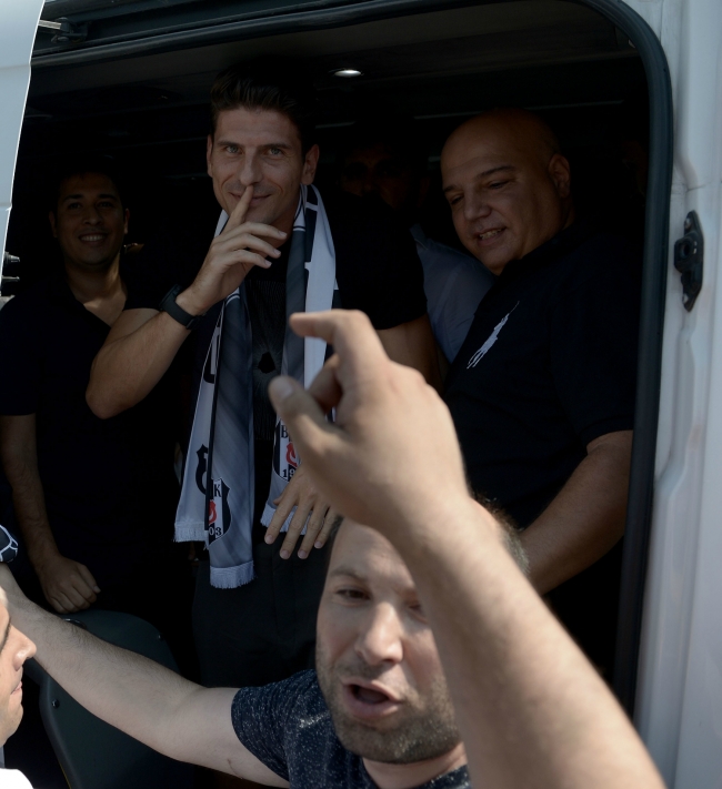 Mario Gomez İstanbul'u salladı 25