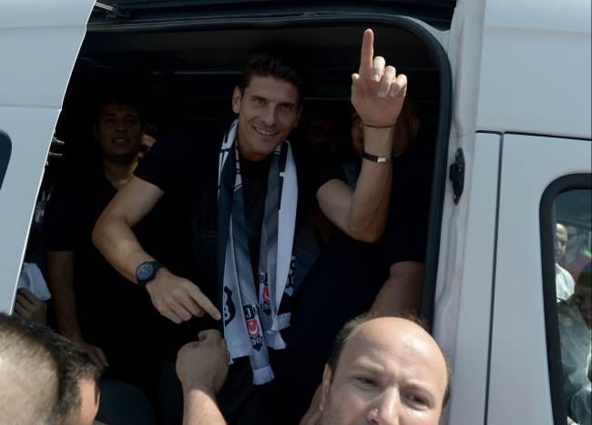 Mario Gomez İstanbul'u salladı 23