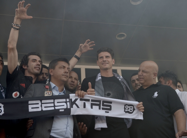 Mario Gomez İstanbul'u salladı 18