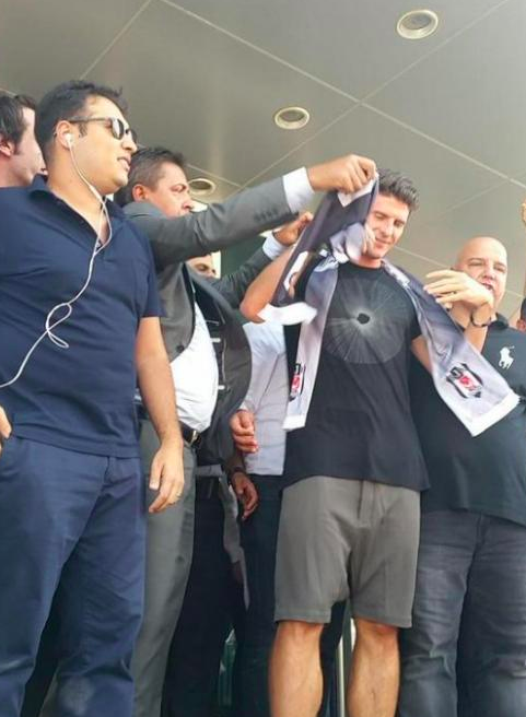 Mario Gomez İstanbul'u salladı 10