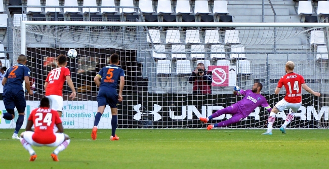 Başakşehir Hollanda'da kayıp 12