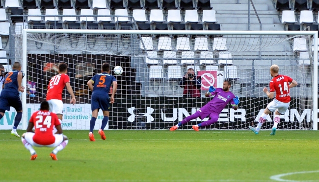 Başakşehir Hollanda'da kayıp 13