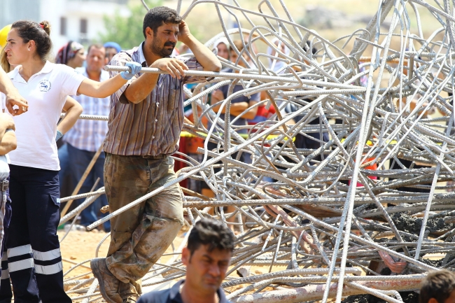 İzmir'deki kazada 3 işçinin cesedine ulaşıldı 8