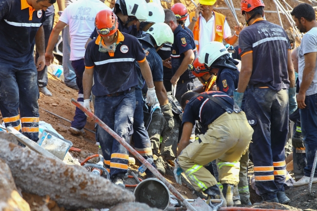 İzmir'deki kazada 3 işçinin cesedine ulaşıldı 12