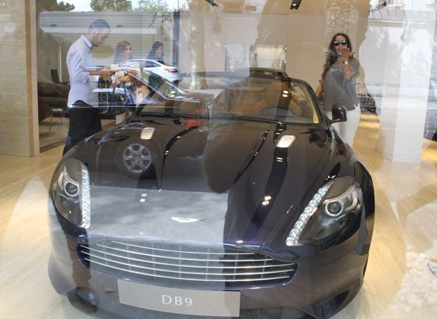 Safiye Sultan'ın gözü Aston Martin'de 2