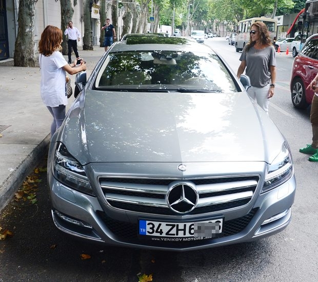 Safiye Sultan'ın gözü Aston Martin'de 3