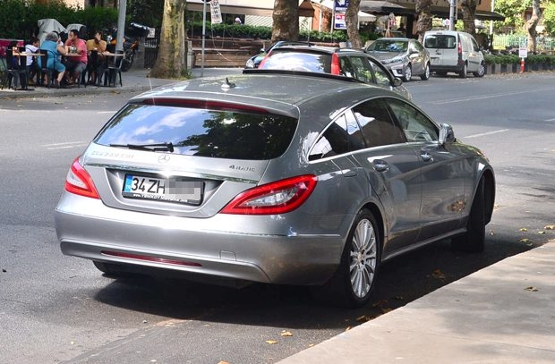 Safiye Sultan'ın gözü Aston Martin'de 5