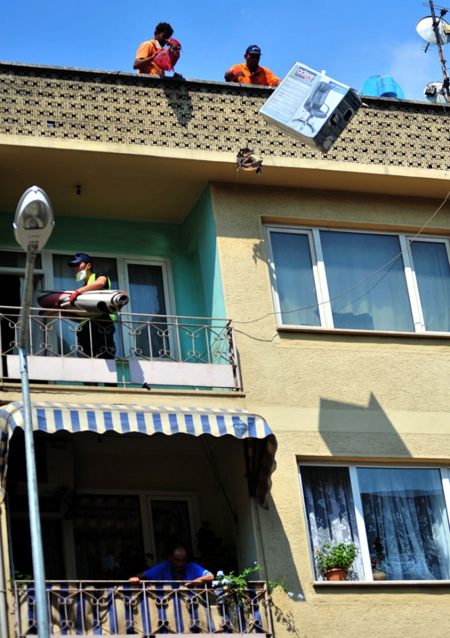 Bursa'da bir evden 10 kamyon çöp çıktı 3