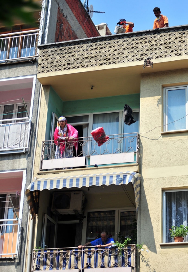 Bursa'da bir evden 10 kamyon çöp çıktı 13